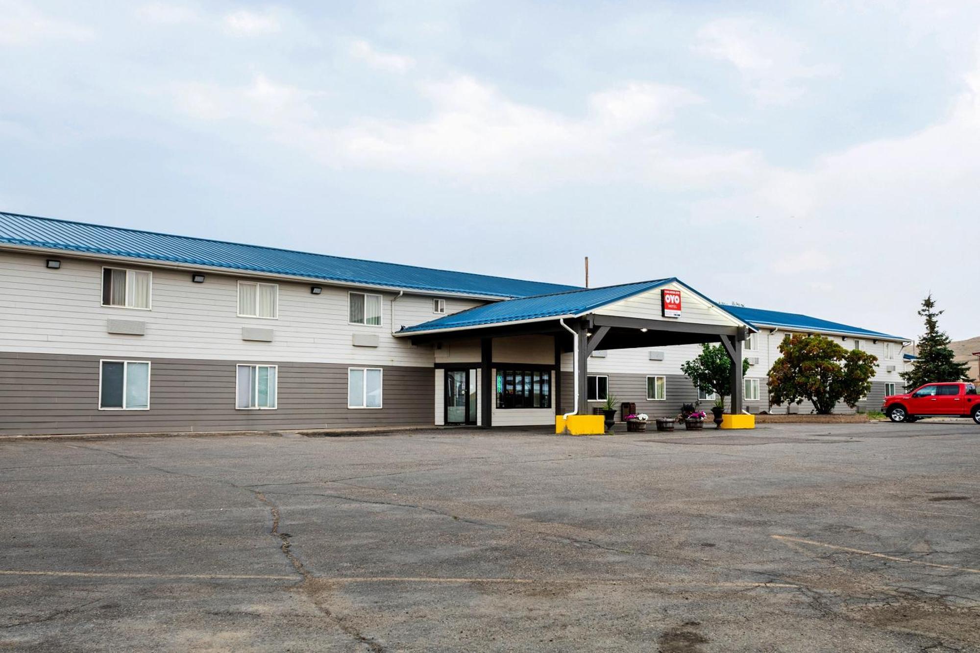 Oyo Hotel Shelby Mt Hwy 2 & I-15 Exteriér fotografie
